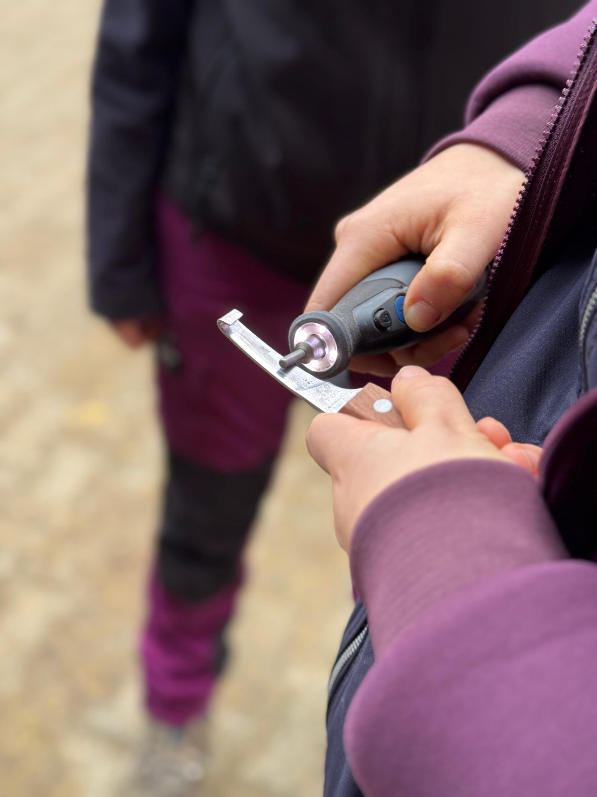 Messer schärfen vor Hufbearbeitung